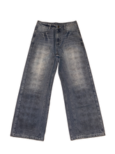 Load image into Gallery viewer, STAR ERA FLARE JEANS
